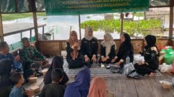 Sinergi Koramil Labuan Amas Utara dan Mahasiswa Uniska Perangi DBD di Awang Landas