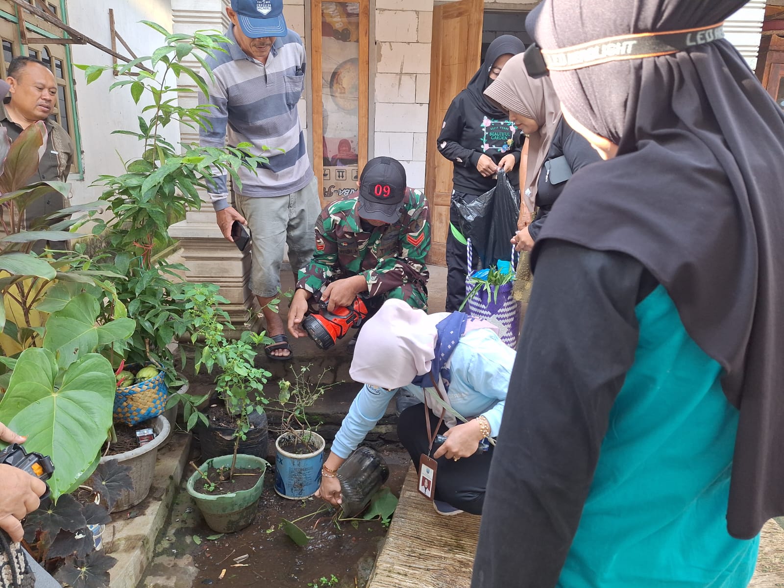 TNI Koramil 0820/09 Lumbang Gencar Sosialisasikan Pemberantasan Sarang Nyamuk DBD