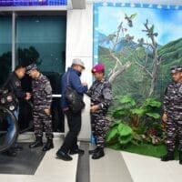 Komandan Pasmar 3, Sambut Kedatangan Aslog Kasal Di Bandar Udara DEO Sorong Komandan Pasmar 3, Sambut Kedatangan Aslog Kasal Di Bandar Udara DEO Sorong