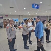 Kapolres Maybrat dan Ketua Bhayangkari Cabang Maybrat, Hadiri Penjemputan Wakapolda Papua Barat Daya di Bandara Sorong Kapolres Maybrat dan Ketua Bhayangkari Cabang Maybrat, Hadiri Penjemputan Wakapolda Papua Barat Daya di Bandara Sorong