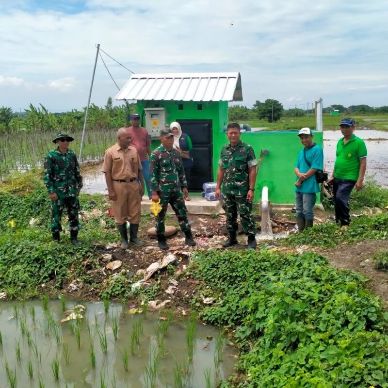 Koramil 0820/15 Pajarakan Dampingi Monitoring Irigasi Perpompaan di Sukokerto