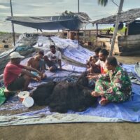 Babinsa Koramil 1505-03 Maba Jalin Komunikasi Sosial dengan Nelayan