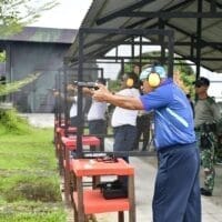 Komandan Pasmar 3, Beserta Perwira Denmako Pasmar 3, Laksanakan Latihan Menembak Pistol Komandan Pasmar 3, Beserta Perwira Denmako Pasmar 3, Laksanakan Latihan Menembak Pistol