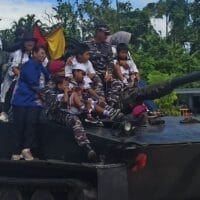 Puluhan Murid TK dan PAUD Hang Tuah, Kunjungi Kapal Perang dan Menkav Pasmar 3, Kenali Lebih Dekat Dunia TNI AL dan Korps Marinir Puluhan Murid TK dan PAUD Hang Tuah, Kunjungi Kapal Perang dan Menkav Pasmar 3, Kenali Lebih Dekat Dunia TNI AL dan Korps Marinir