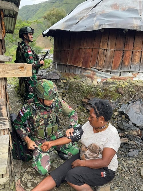 Satgas Yonif 715/Mtl Gelar Pelayanan Kesehatan kepada Masyarakat di Papua
