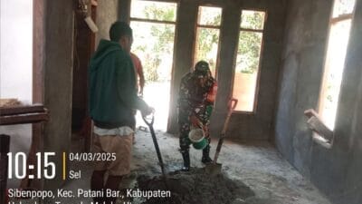Babinsa Desa Sibenpopo Bantu Ikut Plester Rumah Warga Binaan