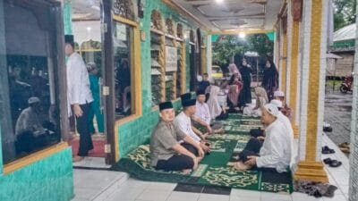 Babinsa Kodim 1009/Tanah Laut Pererat Silaturahmi Lewat Buka Puasa Bersama