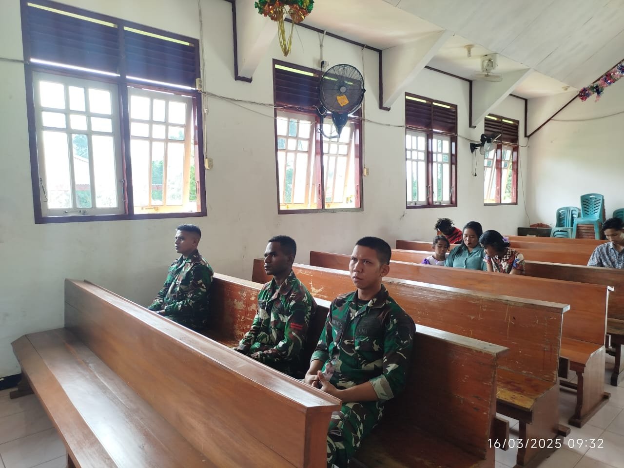 Prajurit dan Jemaat Bersatu dalam Doa di Gereja YPK SOTA