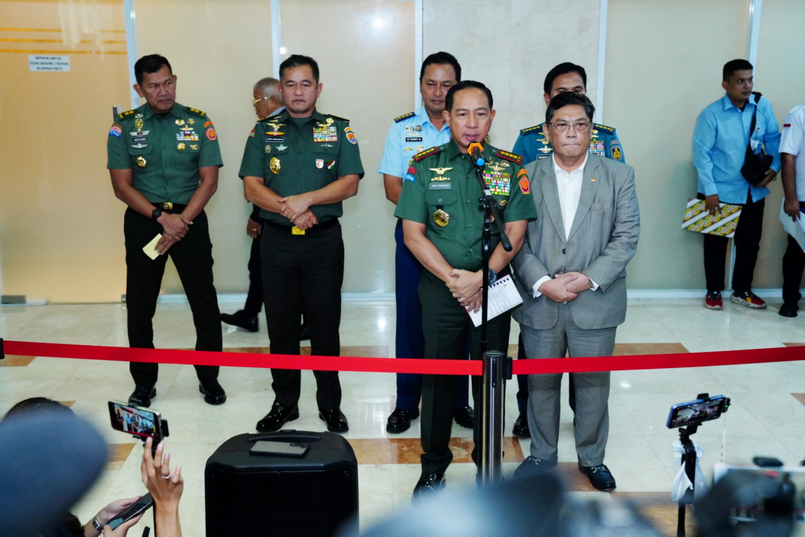 Panglima TNI Hadiri Rapat Kerja Bersama DPR RI Bahas Isu Strategis