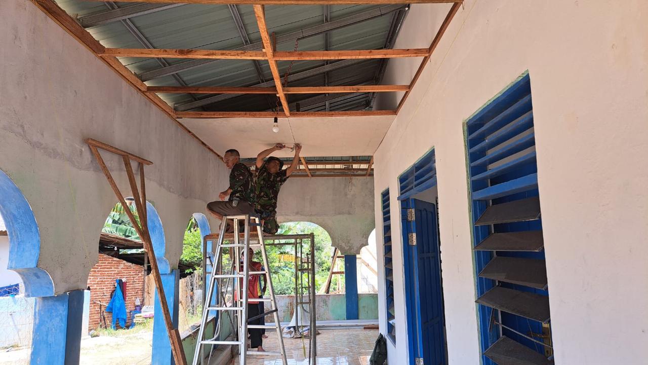 Satgas TMMD Kodim 1009/Tla Kebut Rehab Mushola di Batu Ampar 
