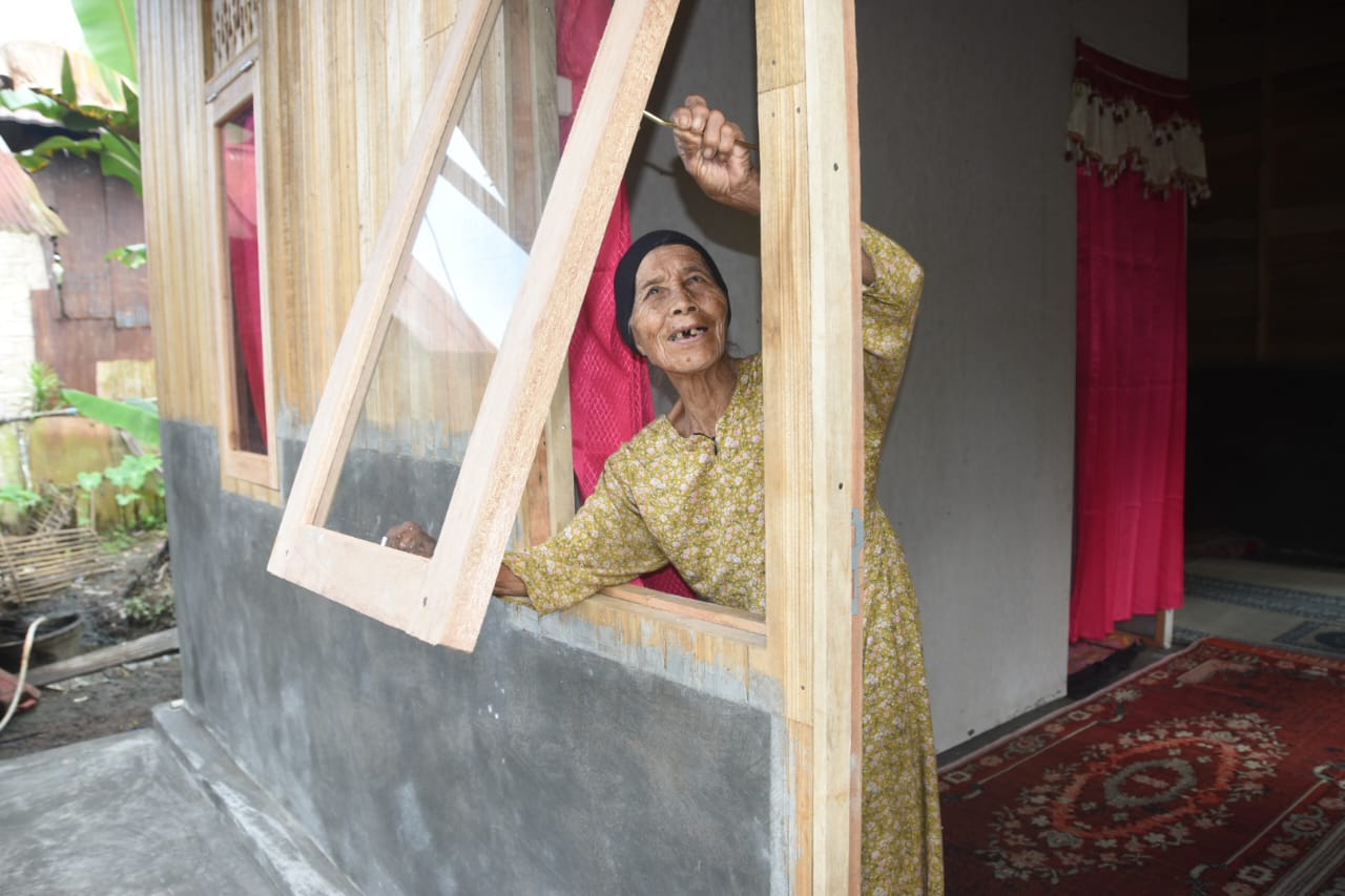 Impian Rumah Layak Nenek Kurba Terwujud Berkat TMMD Kodim HST