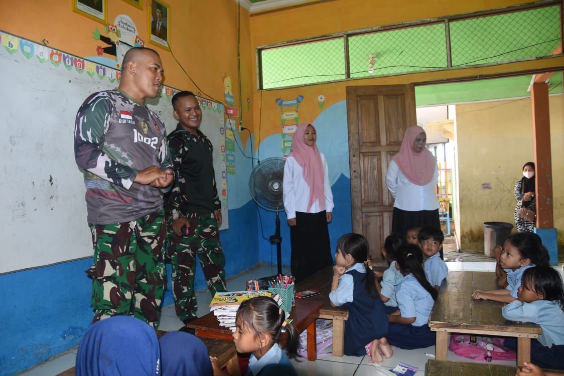 Pagi Ceria TK Permata Bunda Sambut Satgas TMMD Kodim 1002