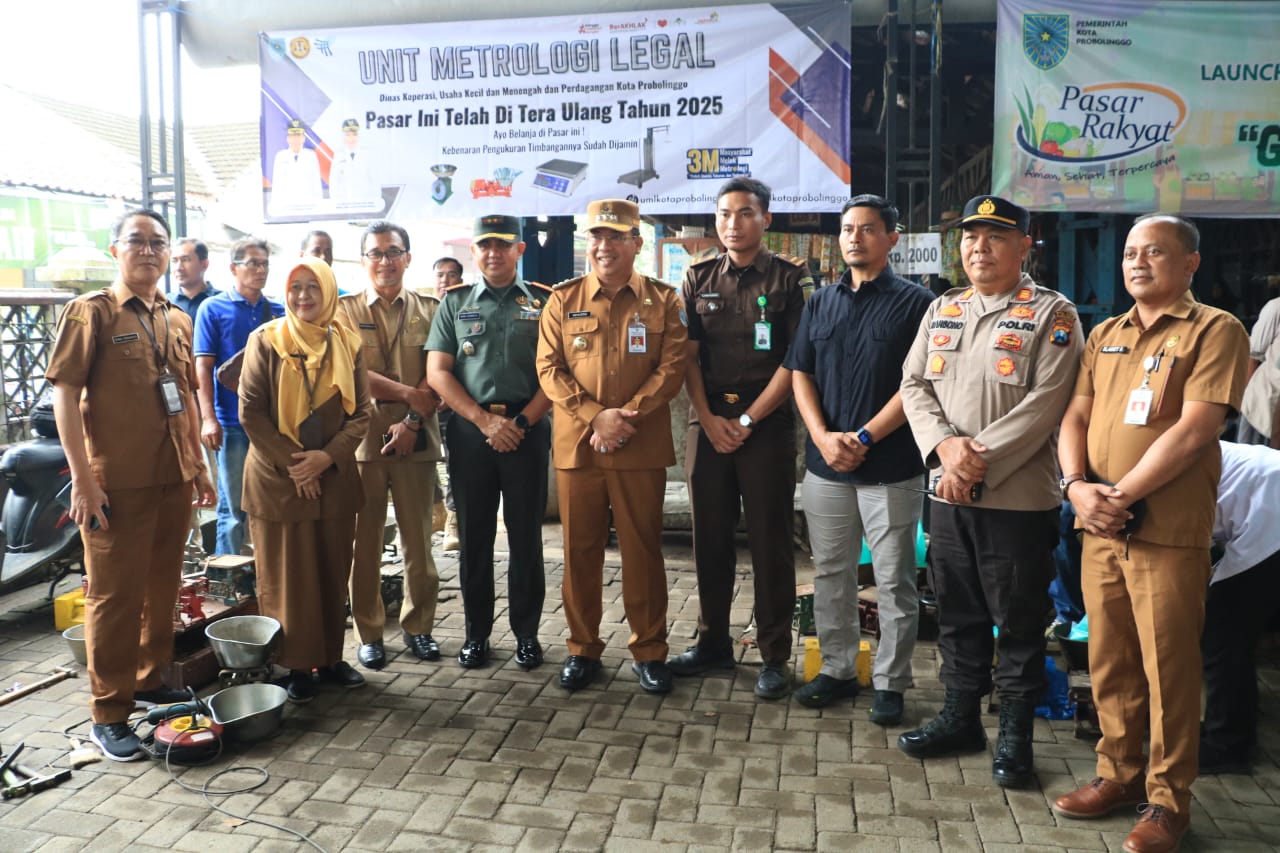 Dandim Probolinggo Dampingi Pemkot Pastikan Akurasi Alat Ukur Tera Ulang di Pasar