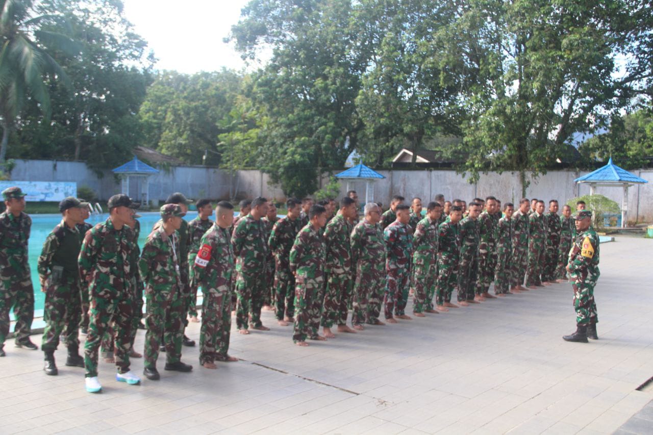 Dalwasgiat Staf Ops Korem 101 Kawal Renang Militer Kodim Tabalong