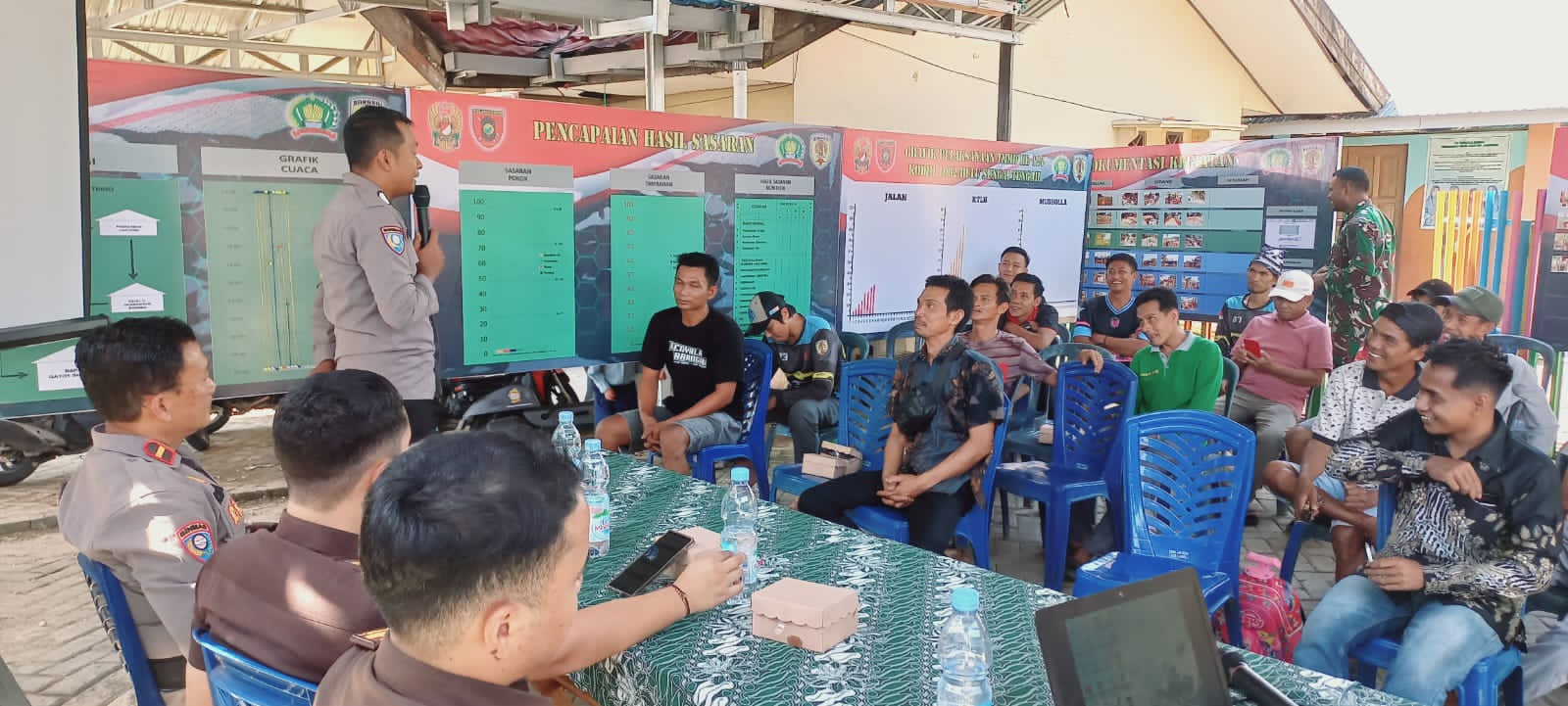 Satgas TMMD ke-124 Kodim 1002/HST dan Polres HST Gelar Sosialisasi Bahaya Narkoba di Haruyan