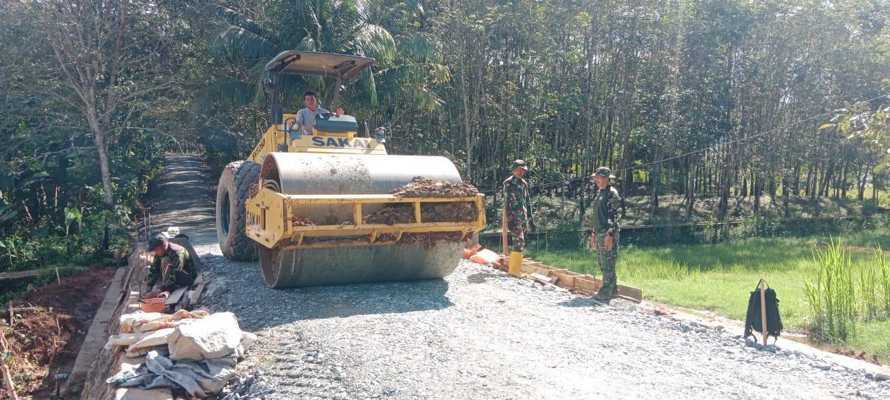 Dua Alat Berat Dikerahkan Satgas TMMD Kodim 1009 Tanah Laut