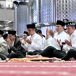 Panglima TNI Bersama Presiden RI Jalankan Salat Idul Adha di Masjid Istiqlal
