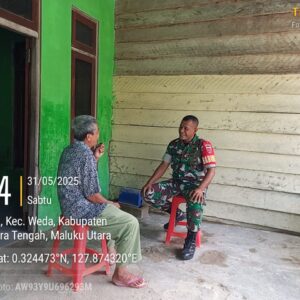 Melalui Komsos Babinsa Desa Nurweda Koramil 1512-01/Weda Tingkatkan Silaturahmi Dengan Warga