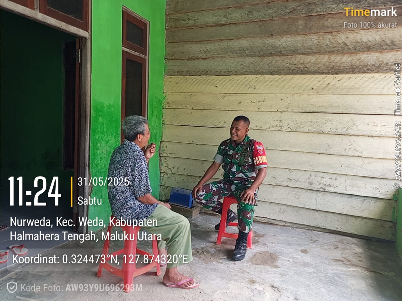 Melalui Komsos Babinsa Desa Nurweda Koramil 1512-01/Weda Tingkatkan Silaturahmi Dengan Warga