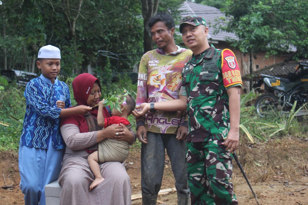 Pak Cahyo dan Keluarga Bahagia, Rumah Tak Layak Huni Hampir Selesai Direhabilitasi Satgas TMMD Kodim 1009/Tanah Laut