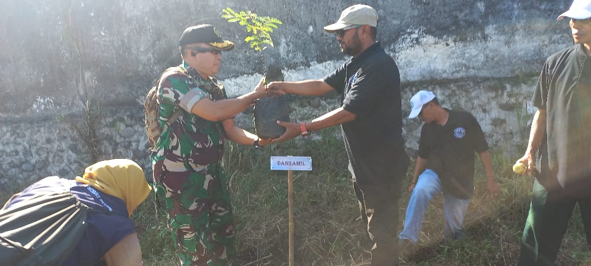 Kodim 0820 Probolinggo Dorong Ketahanan Pangan dengan Tanam Pohon Asam