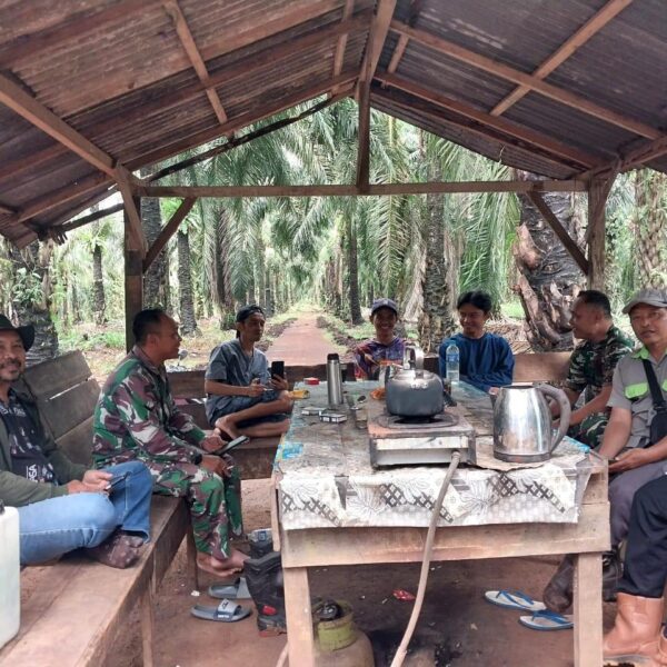 Momentum Hari Raya Idul Adha Personel Kodim 1009/Tla Komsos Dengan Warga Desa Binaan