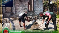 Bantu Kesulitan Masyarakat Babinsa Desa Fritu Gotong royong bangun rumah Warga Binaannya