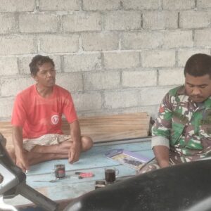Ketahui Kondisi Di Wilayahnya, Babinsa Koramil 1710-03/Kuala Kencana Laksanakan Komsos Di Desa Binaan Ketahui Kondisi Di Wilayahnya, Babinsa Koramil 1710-03/Kuala Kencana Laksanakan Komsos Di Desa Binaan