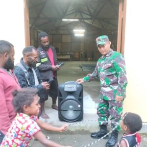 Jaga Hubungan Kerukunan Umat Beragama, Danramil 1710-04/Tembagapura Berikan Bantuan Speaker Ke Gereja Jaga Hubungan Kerukunan Umat Beragama, Danramil 1710-04/Tembagapura Berikan Bantuan Speaker Ke Gereja