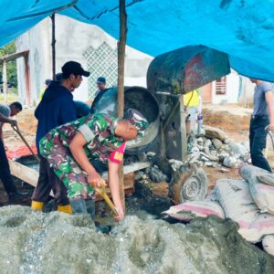 Tingkatkan Kepedulian, Babinsa Koramil 1505-02 Wasile Dan Warga Gotong Royong Bangun Teras Masjid