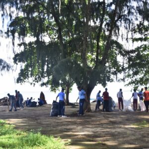 Pantai Eks Lokasi Sail Indonesia Dipenuhi Sampah, Satgas Trisila-25 Gelar Karya Bakti Bersama Masyarakat