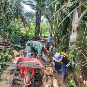 Sinergi TNI-Rakyat Percepat Pembangunan Jalan Usaha Tani 50 Meter
