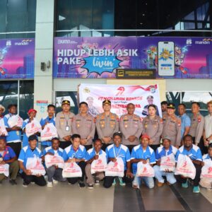HUT Bhayangkara ke 79, Polresta Sorong Kota dan Bhayangkari beri Bansos dan Anjangsana