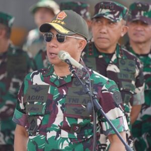Panglima TNI Bersama Menhan RI Tinjau Pasukan Defile Untuk Bastille Day Prancis