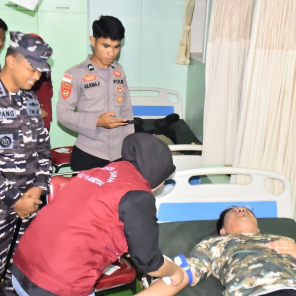 Satgas Trisila-25 TNI AL Bersama Pemda Morotai Gelar Bakti Kesehatan Gratis Di Atas KRI Teluk Wondama-527