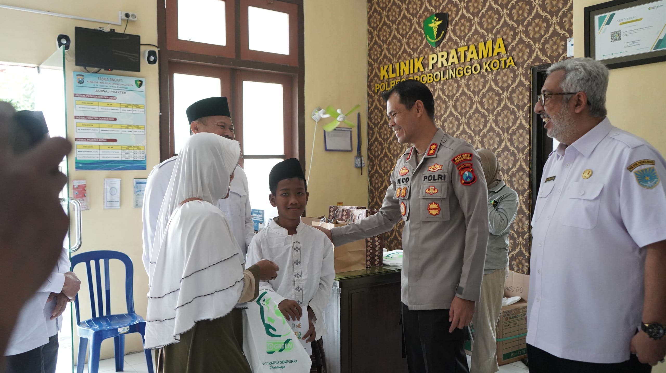 Rangkaian Kegiatan Hari Bhayangkara ke 79, Polres Kota Probolinggo Gelar Sunat Massal dan Donor Darah