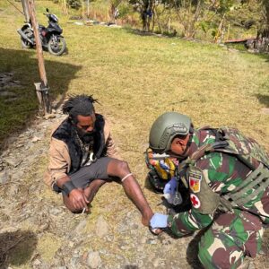Rajut Kasih Melalui Pelayanan Kesehatan, Satgas Yonif 715/Mtl Terus Menebar Cinta Kepada Masyarakat Puncak Jaya