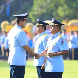 Danlanud Didampingi Ketua PIA Ardhya Garini Cab.7/D.ll Lanud Sultan Hasanuddin Hadiri Sertijab Pangkoopsudnas