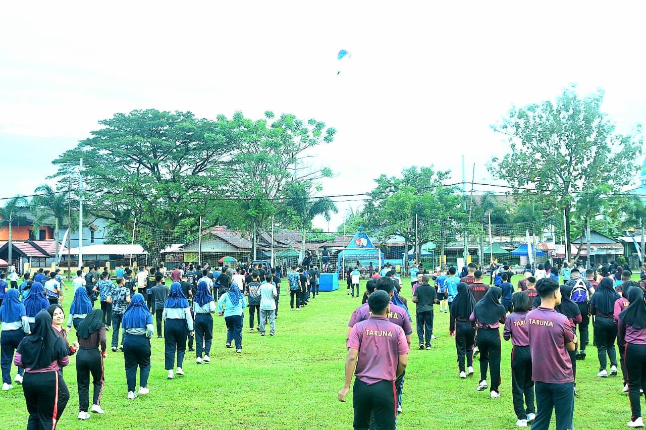 Drum Band Siswa Taruna Politeknik Penerbangan Makassar Meriahkan CFD Lanud Sultan Hasanuddin