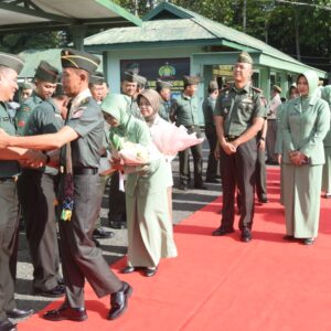 Kodim 1002/HST Gelar Wisuda Purna Tugas untuk Mayor Inf Moh. Alip Suroso Dan PNS Masnah