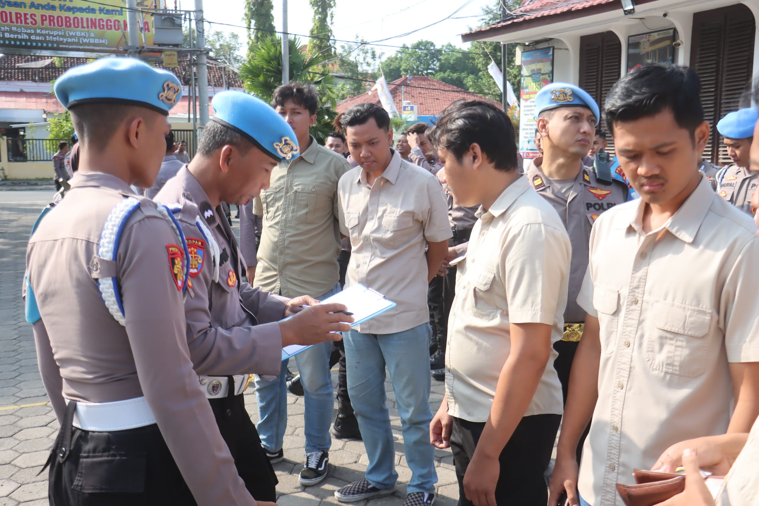 Bidpropam Polda Jatim Gelar Operasi Gaktibplin Tegakkan Disiplin Polres Probolinggo Kota