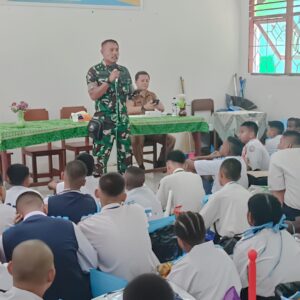 Babinsa Koramil Kuala Kencana Berikan Materi Wawasan Kebangsaan Kepada Siswa-Siswi SMK Dalam Masa MPLS