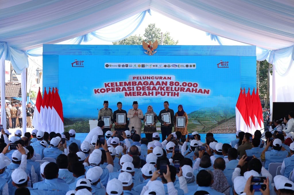 Panglima TNI Dampingi Presiden RI Luncurkan 80.000 Koperasi Desa Merah Putih