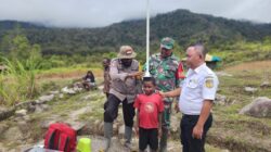 Babinsa Koramil 1710-05/Jila Bersama Puskesmas Lakukan Pusjaki Untuk Berikan Layanan Kesehatan Kepada Masyarakat