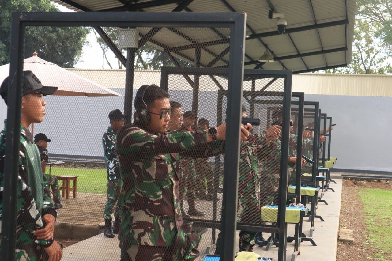 Tingkatkan Kemampuan Prajurit, Lanud Sultan Hasanuddin Gelar Latihan Menembak Pistol Tingkatkan Kemampuan Prajurit, Lanud Sultan Hasanuddin Gelar Latihan Menembak Pistol