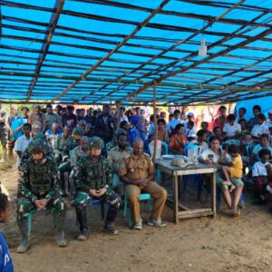 Satgas Yonif 126/KC Bantu Pemakaman Guru Honorer Inspiratif di Kombut