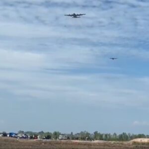Festival Dirgantara Bumi Lasinrang Dimeriahkan Atraksi Pesawat Ultralight, Aeromodeling, Paramotor, dan Flypass Pesawat C-130 Hercules