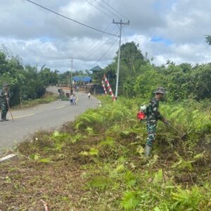 Satgas Pamtas RI-PNG Yonif 126/KC Gelar Karya Bakti Merah Putih Bersama Warga Kampung Ninati