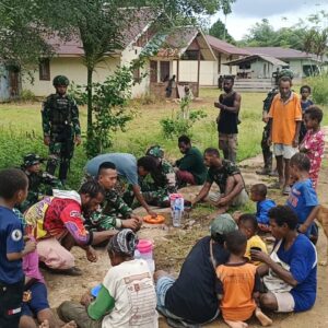 Karya Bakti Merah Putih Satgas 126 dan Warga Umap: Kerja Bareng, Ngopi Bareng
