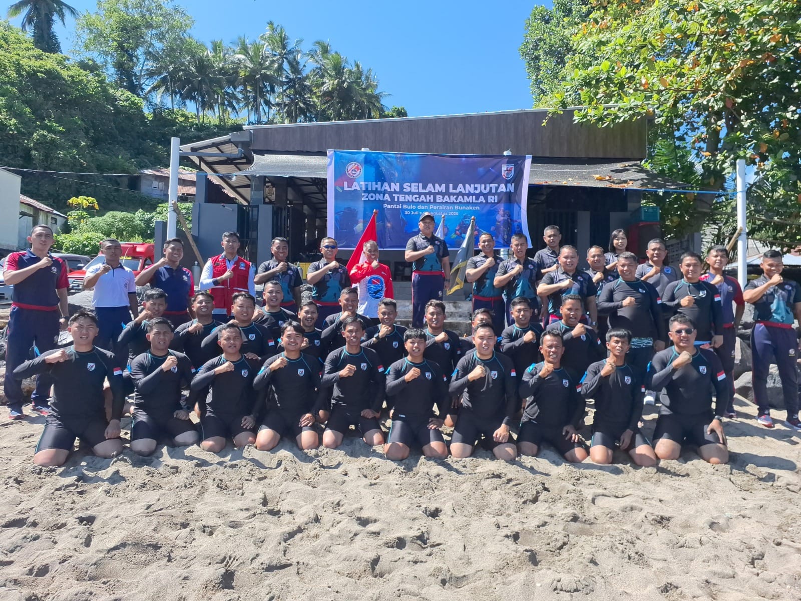 Bakamla RI Zona Tengah Buka Latihan Selam Lanjutan di Pantai Bulo